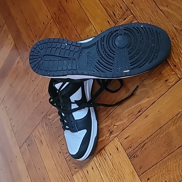 Nike Panda Dunks Low - Picture 4 of 5